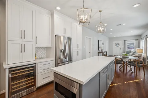 $925,000 | 211 East 24th Street, Houston, TX 77008