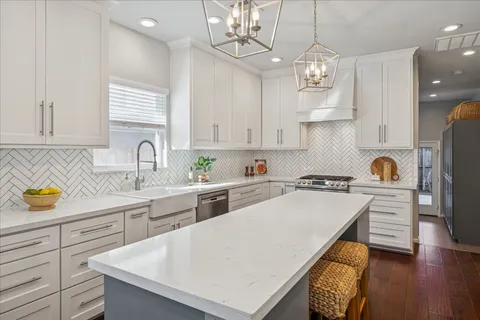 $925,000 | 211 East 24th Street, Houston, TX 77008