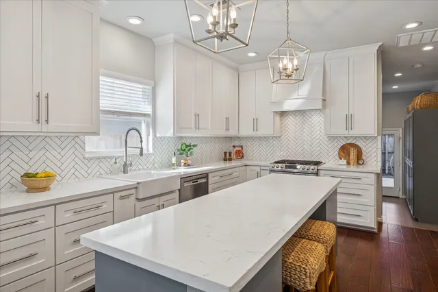 $925,000 | 211 East 24th Street, Houston, TX 77008