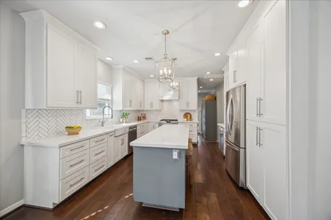 $925,000 | 211 East 24th Street, Houston, TX 77008