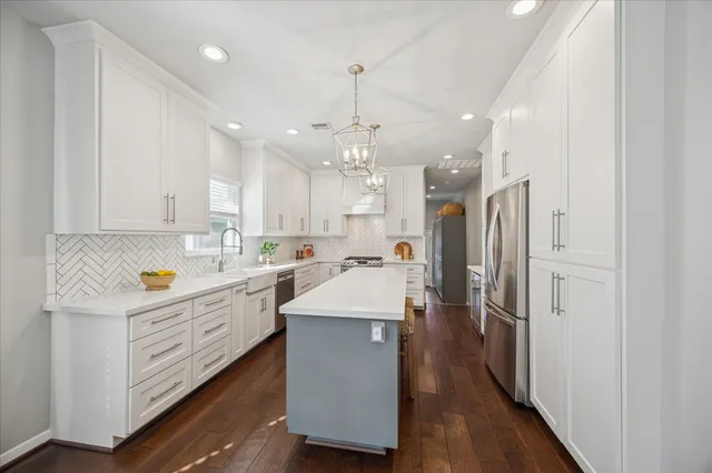 $925,000 | 211 East 24th Street, Houston, TX 77008