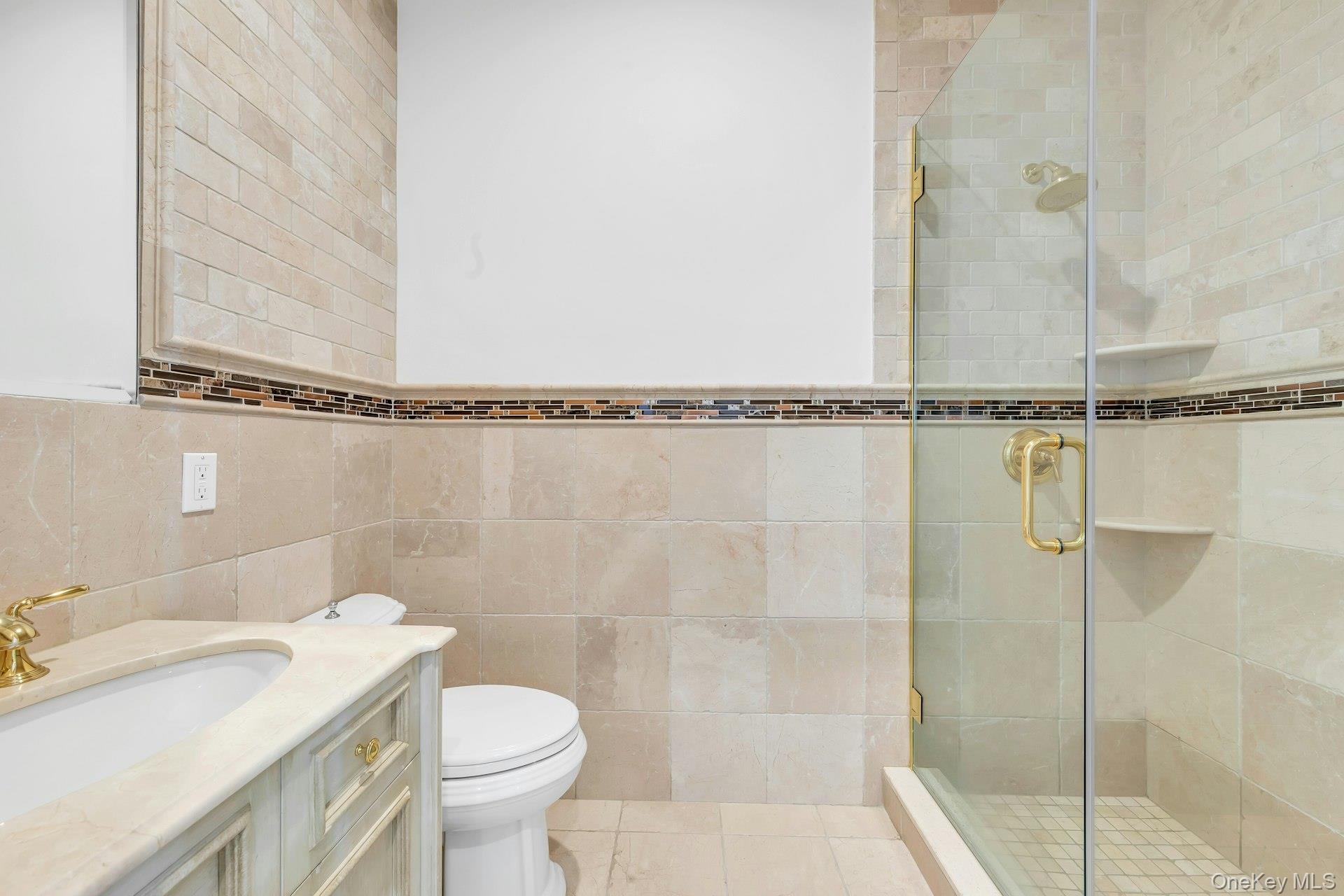 98 Cliff Road Port Jefferson, NY 11777 - Photo 18 of 47 En Suite Bath