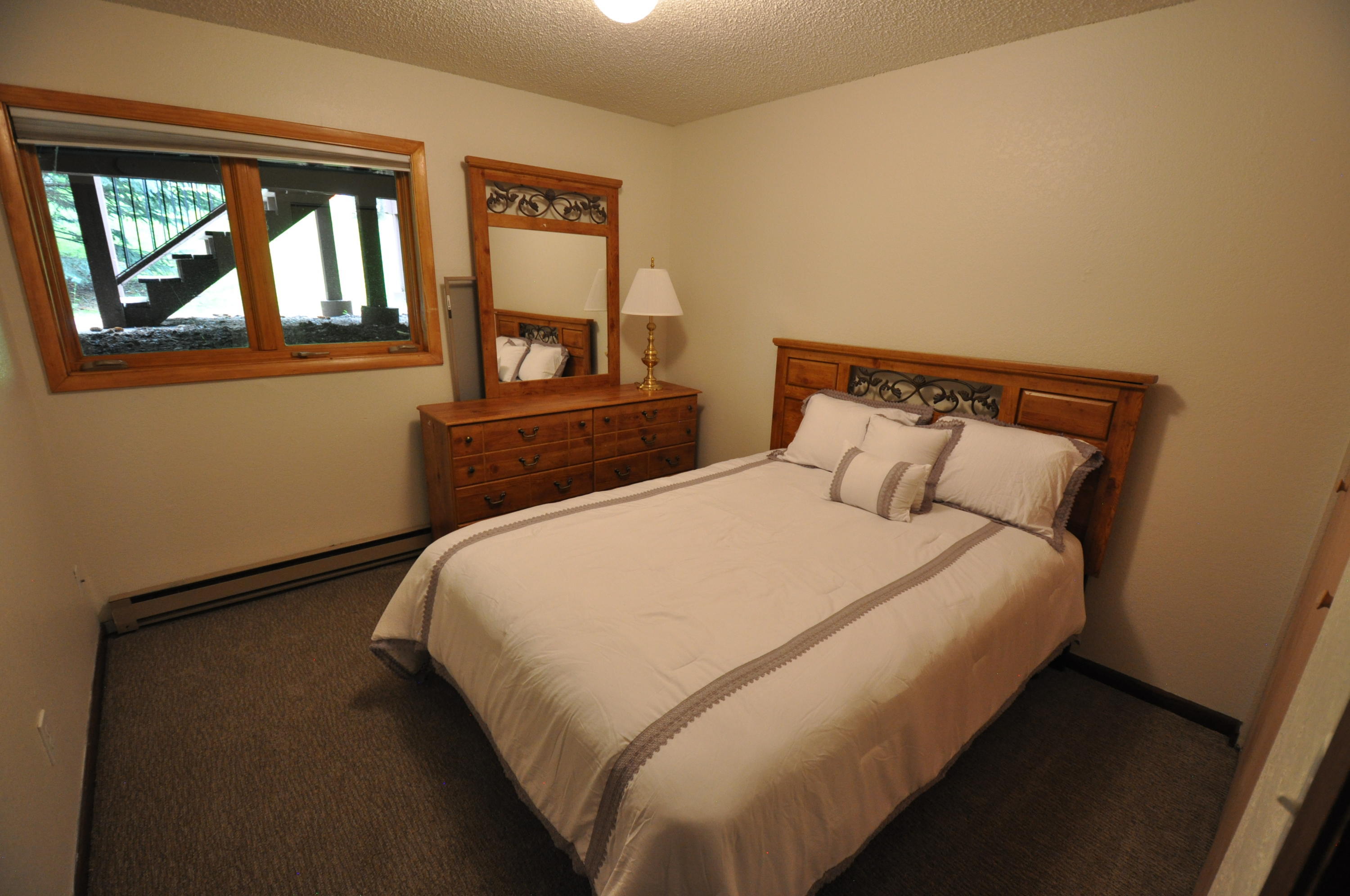 2743 Kinnickinnick Road, Unit A4 Vail, CO 81657 - Photo 5 of 28 DSC_0183