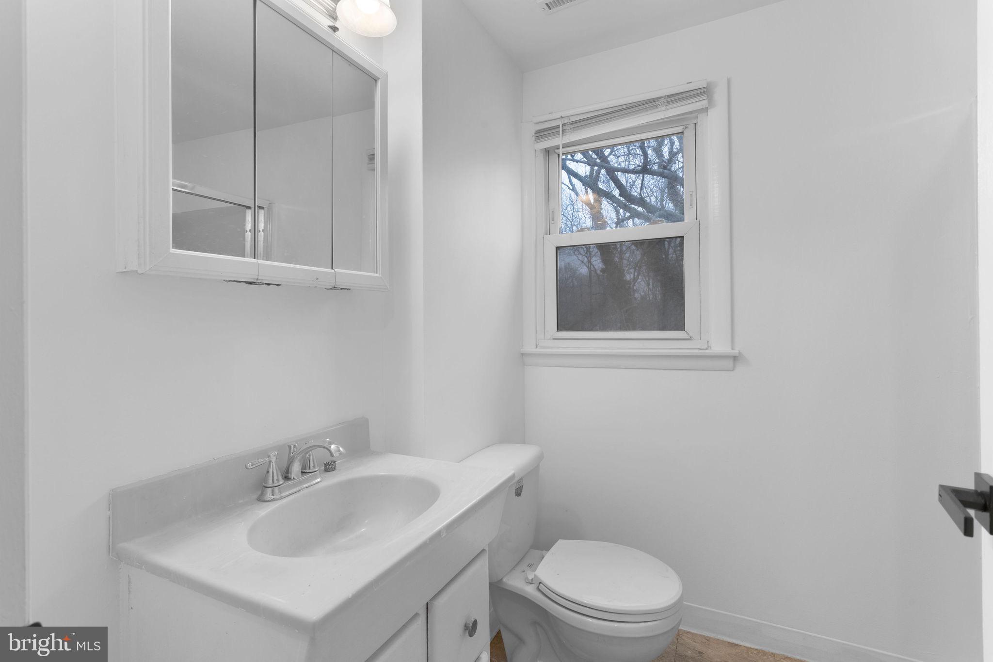 950 Central Avenue Runnemede, NJ 08078 - Photo 20 of 24 Second floor bath