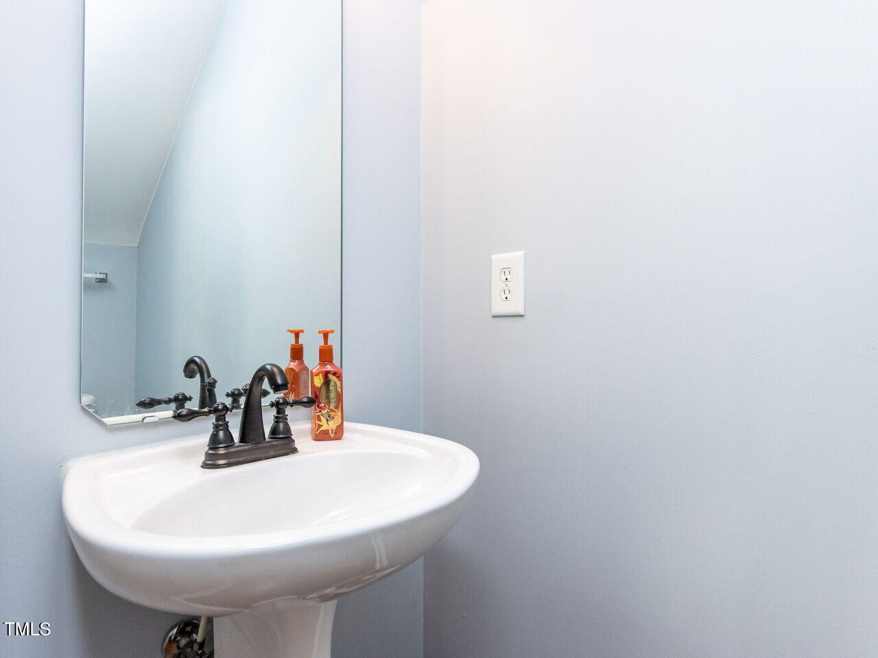 8280 City Loft Court Raleigh, NC 27613 - Photo 14 of 29 014-1280x960-half-bath