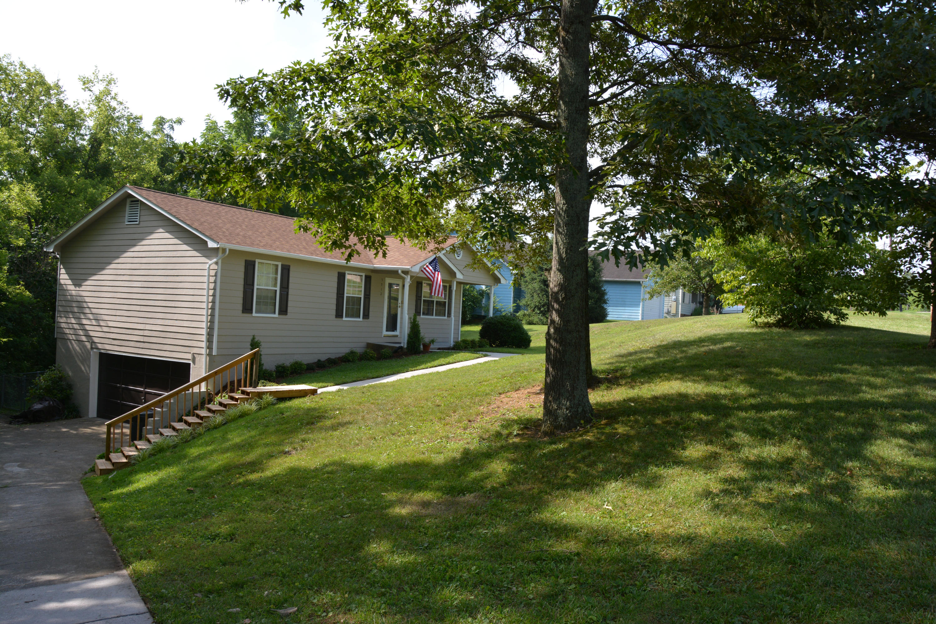 5012 Inskip Road Knoxville, TN 37912 - Photo 3 of 31 DSC_1438
