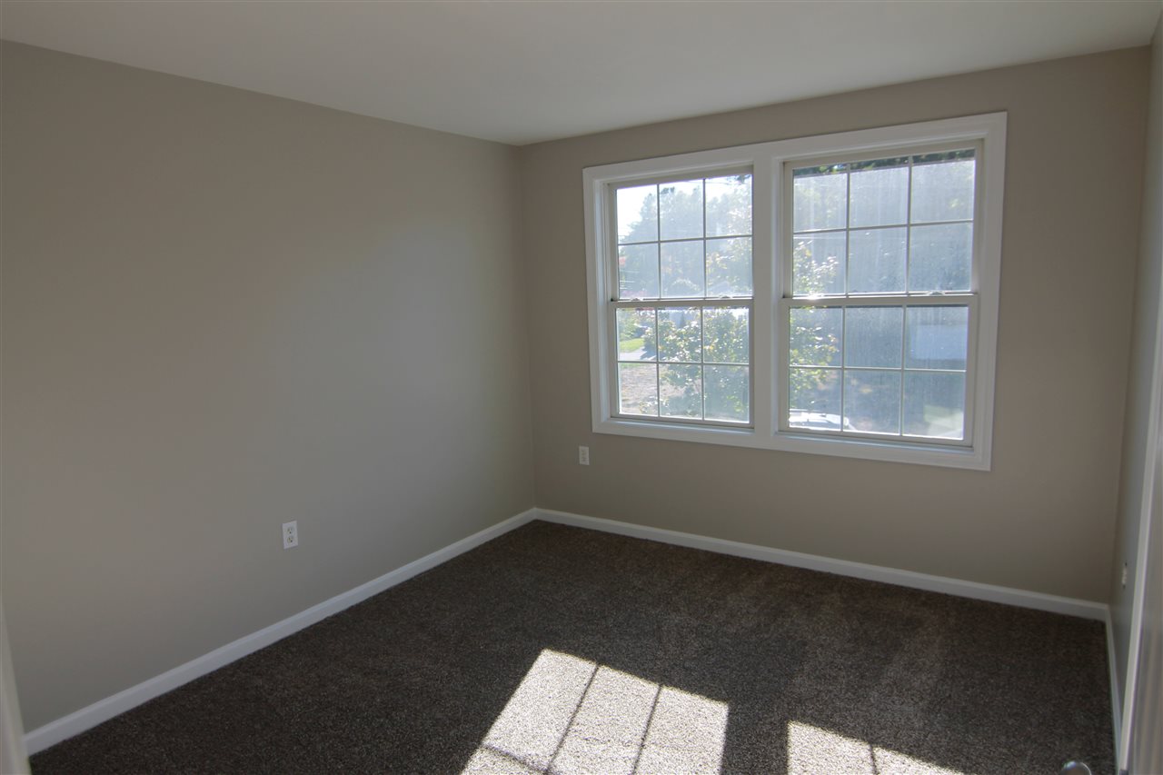 29 Baltimore Road Nashua, NH 03062 - Photo 3 of 12