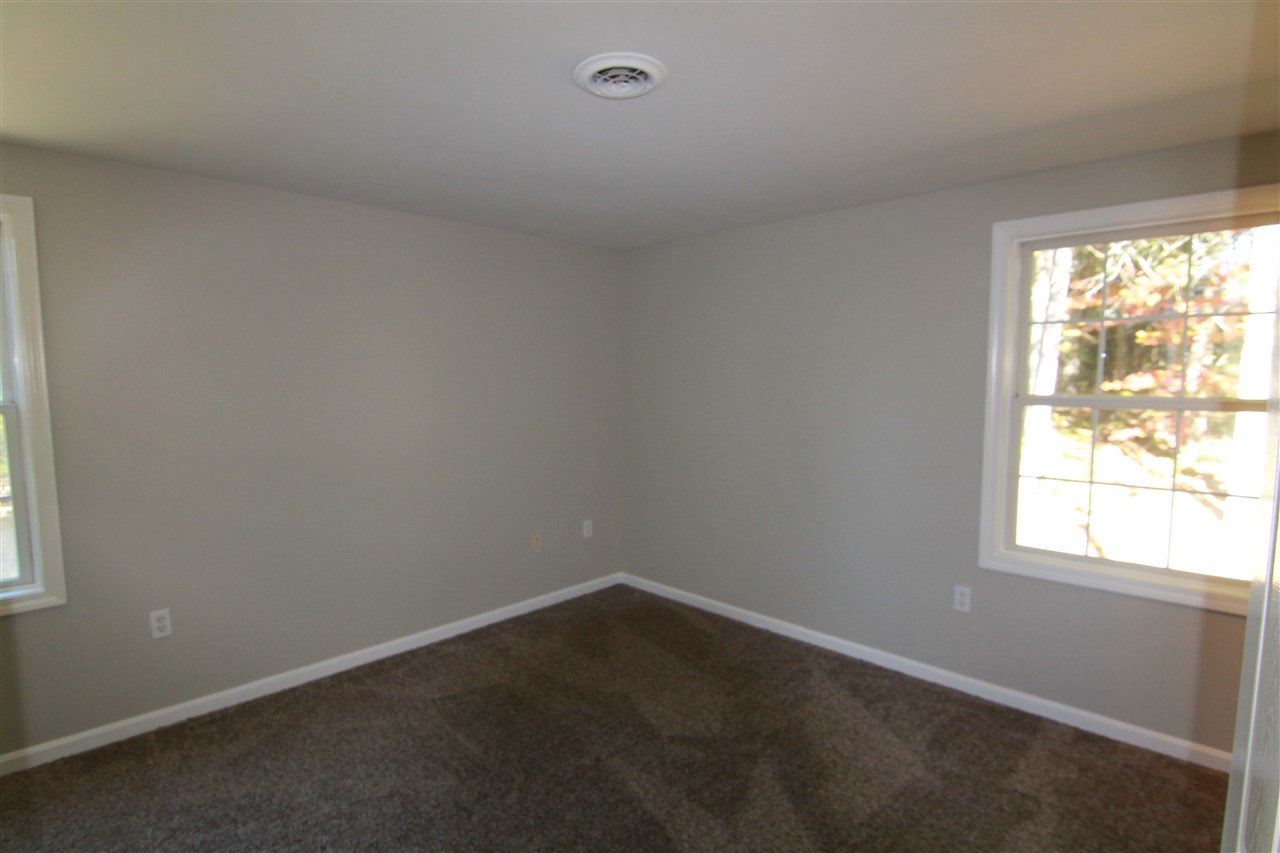 29 Baltimore Road Nashua, NH 03062 - Photo 5 of 12