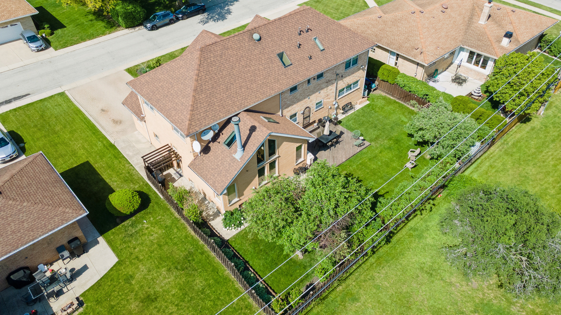 7911 West Rascher Avenue Chicago, IL 60656 - Photo 4 of 39 an aerial view of a house with a garden