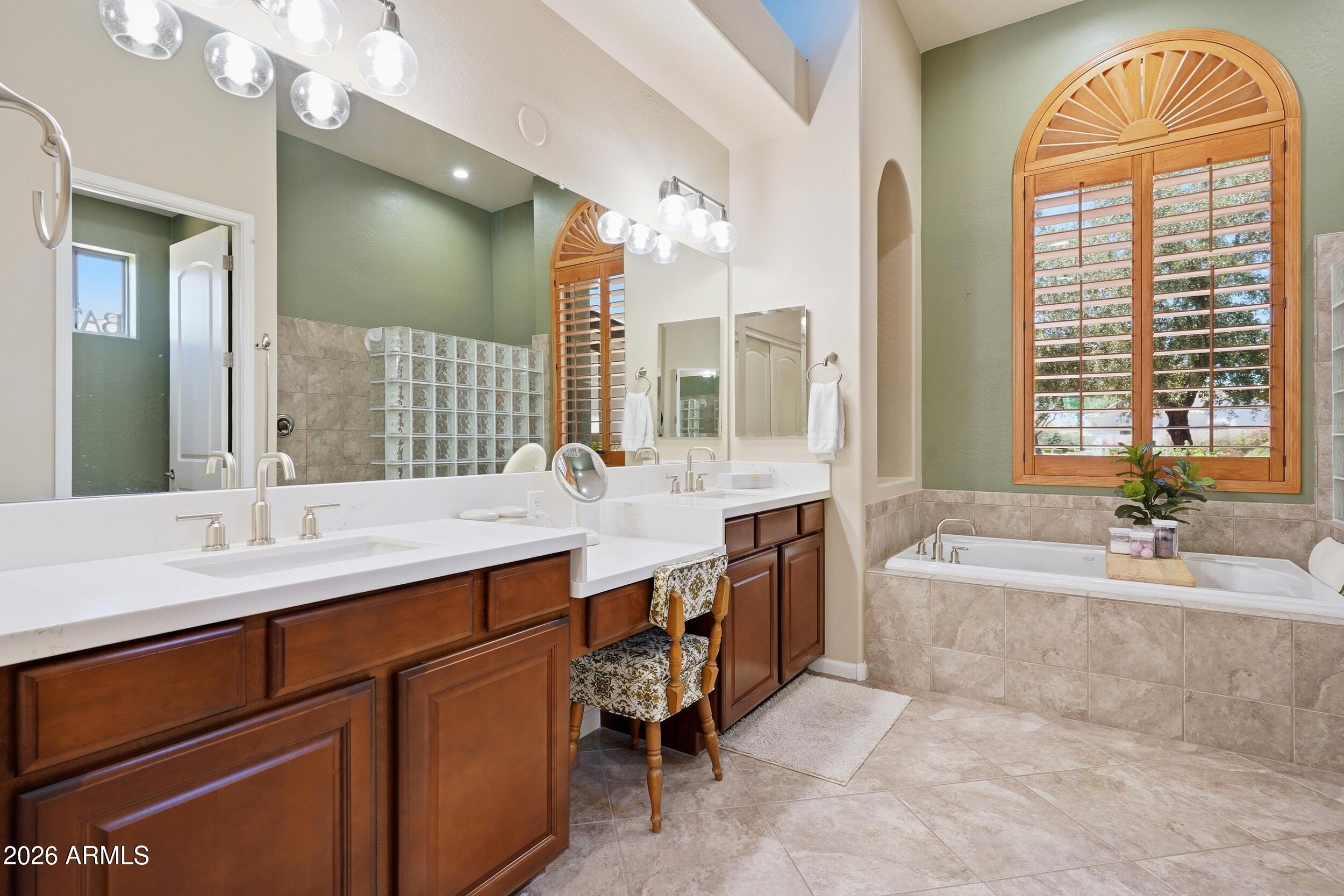 9132 West Bajada Road Peoria, AZ 85383 - Photo 16 of 39 Primary Bath