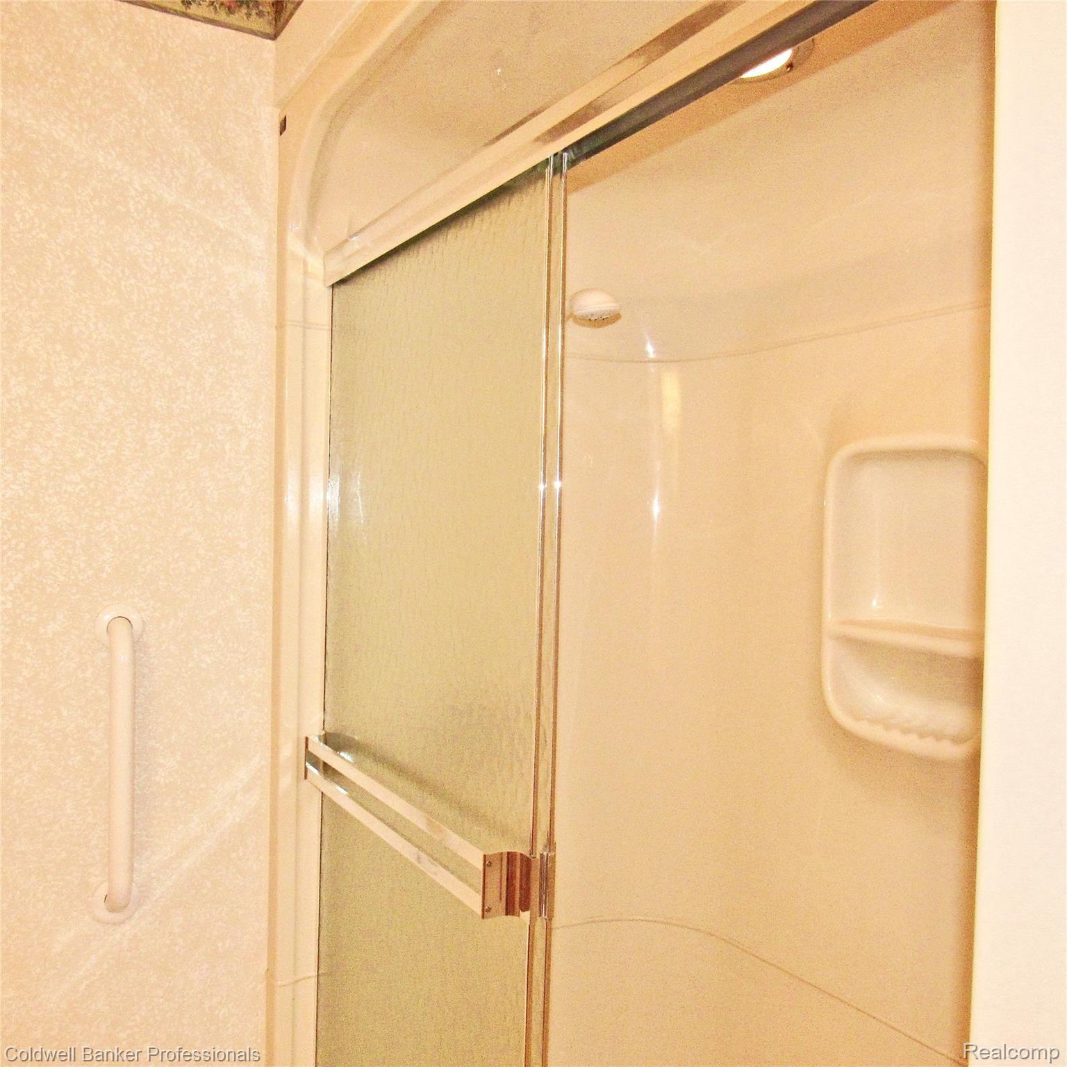 22320 River Ridge Trail Farmington, MI 48335 - Photo 23 of 43 Main Bathroom View #2