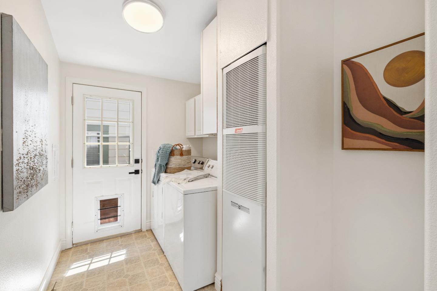 14685 Oka Road, Unit 62 Los Gatos, CA 95032 - Photo 18 of 27 a room that has a bed and a window in it