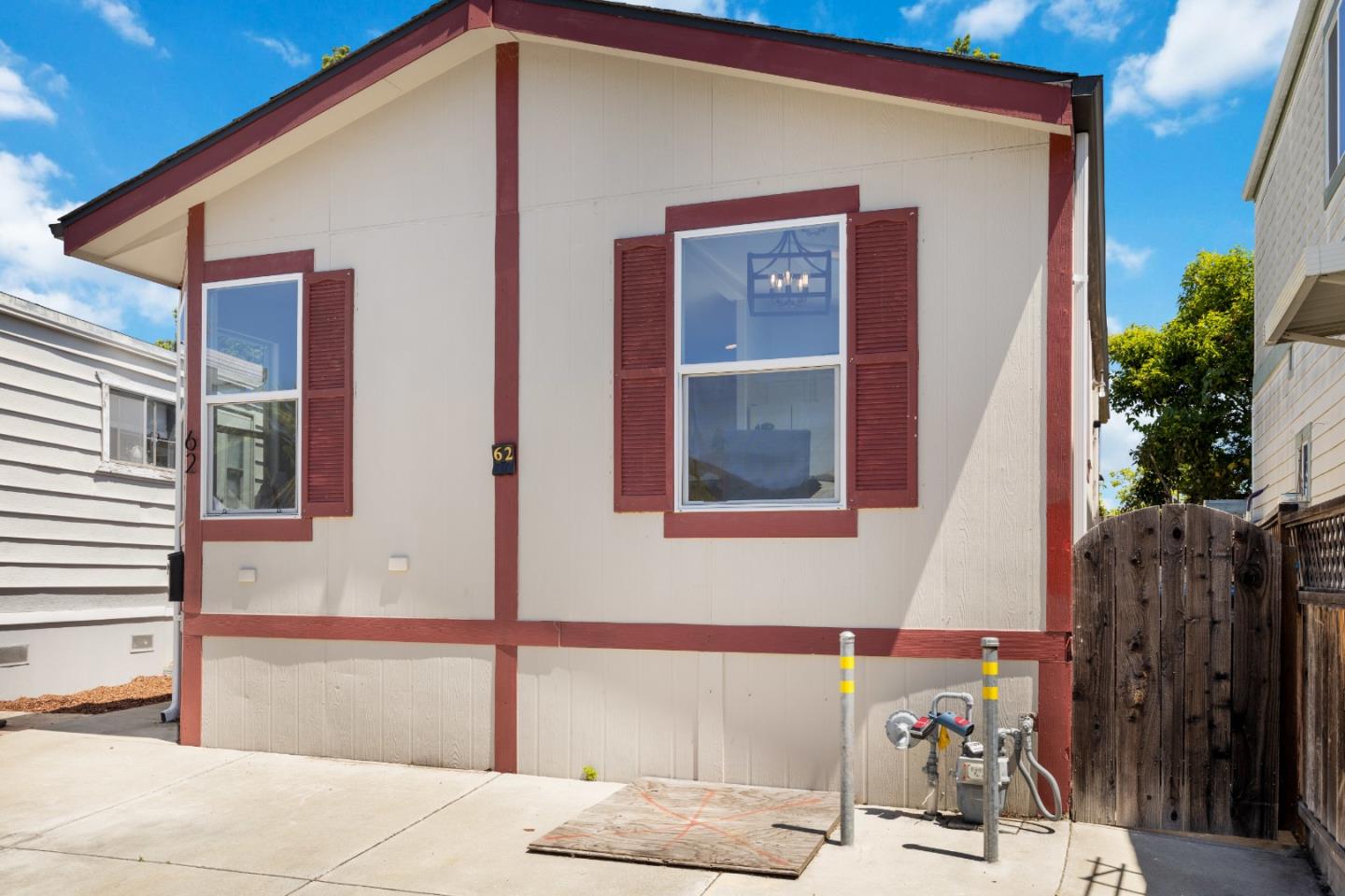 14685 Oka Road, Unit 62 Los Gatos, CA 95032 - Photo 23 of 27 a front view of a house