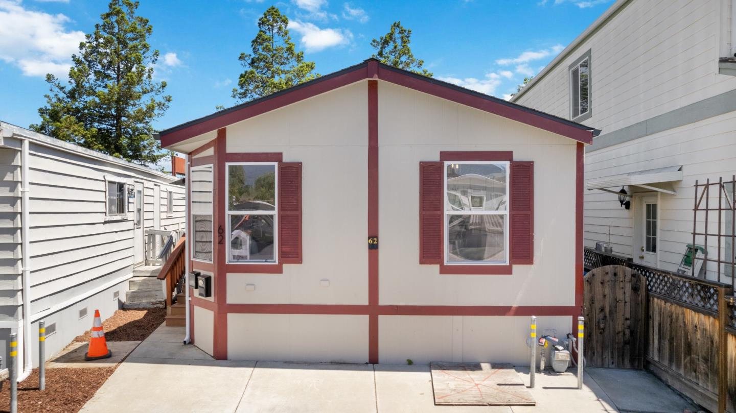 14685 Oka Road, Unit 62 Los Gatos, CA 95032 - Photo 25 of 27 a front view of a house