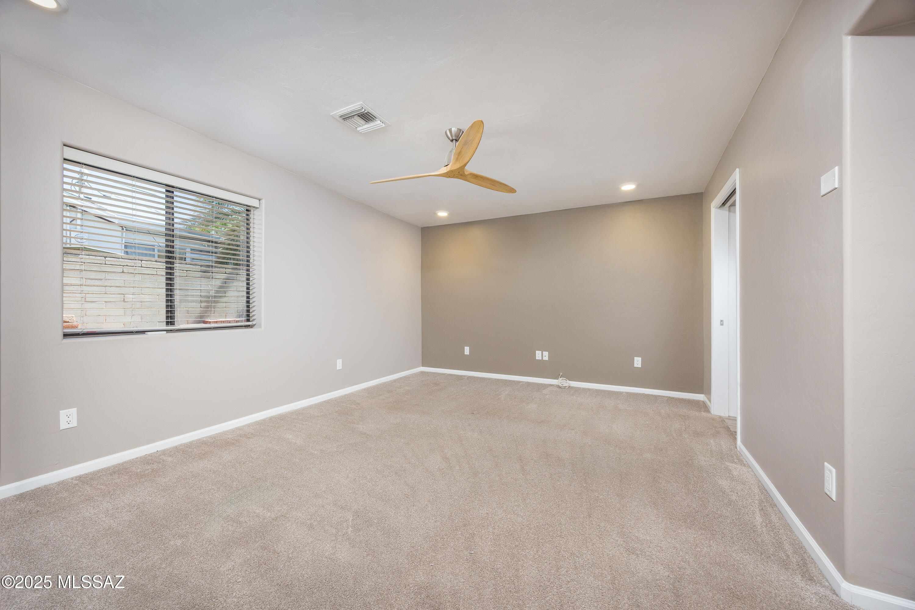 5642 East Spring Street Tucson, AZ 85712 - Photo 10 of 28