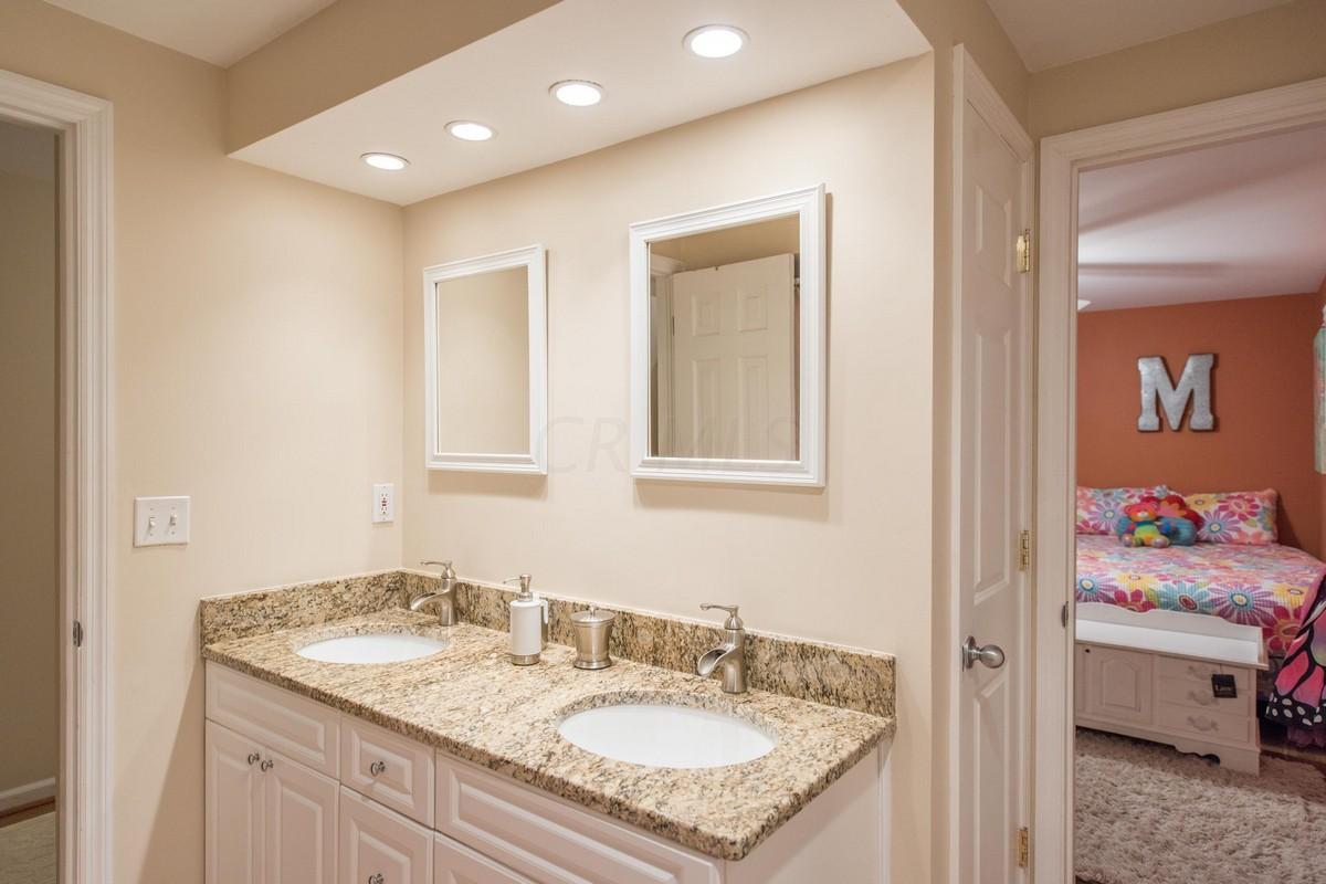 2370 McCoy Road Columbus, OH 43220 - Photo 19 of 30