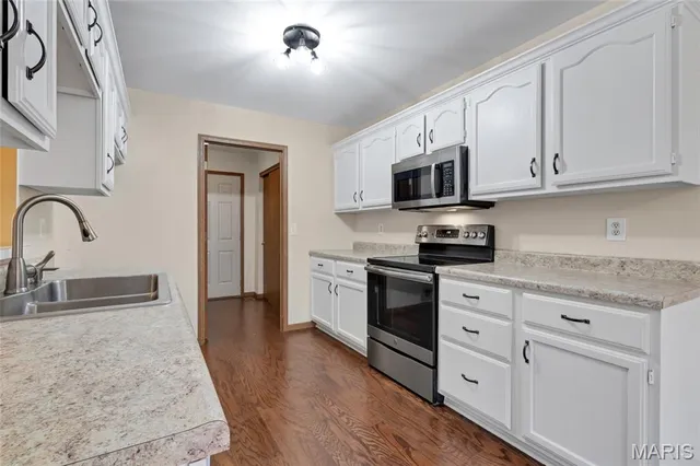 $325,000 | 3079 Shady Oak Drive, Unit 15B, St. Charles, MO 63301