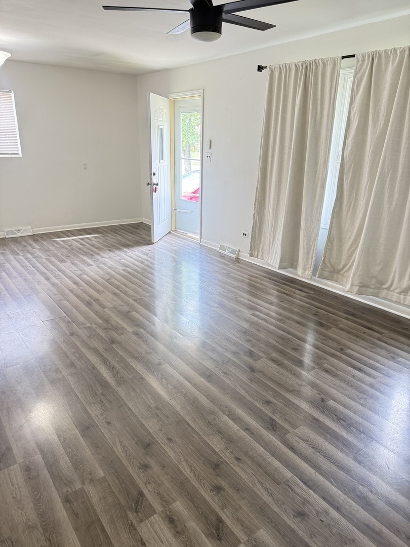 2027 Indian Road Waukegan, IL 60087 - Photo 2 of 9 Gallery Image 2