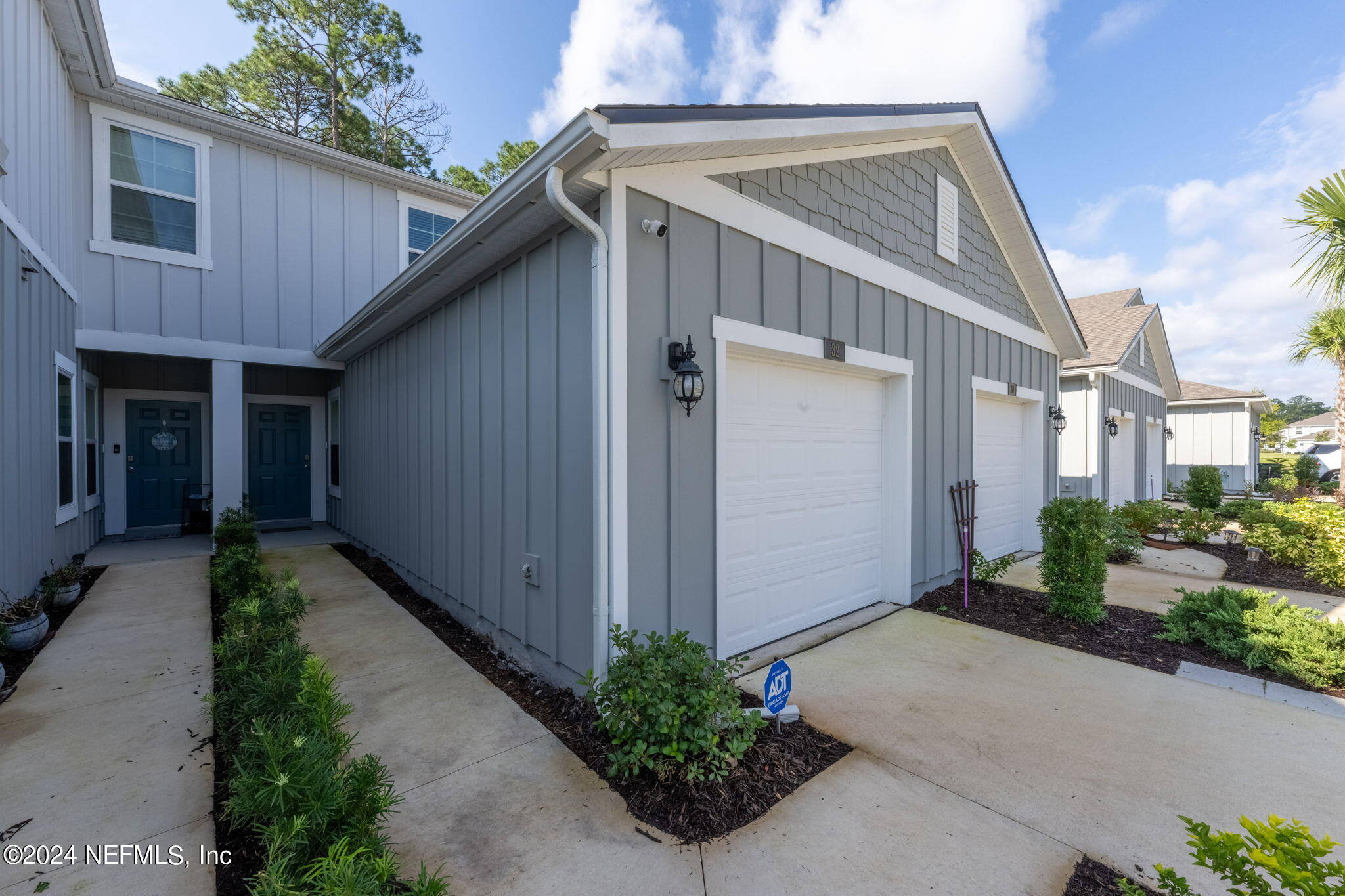 32 Vero Drive St. Augustine, FL 32095 - Photo 5 of 40 a backyard of a house with flower plants