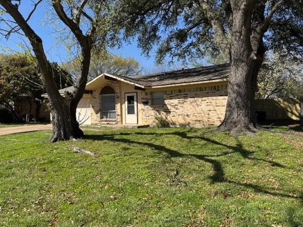 $1,895 | 1110 Shadyglen Circle, Richardson, TX 75081