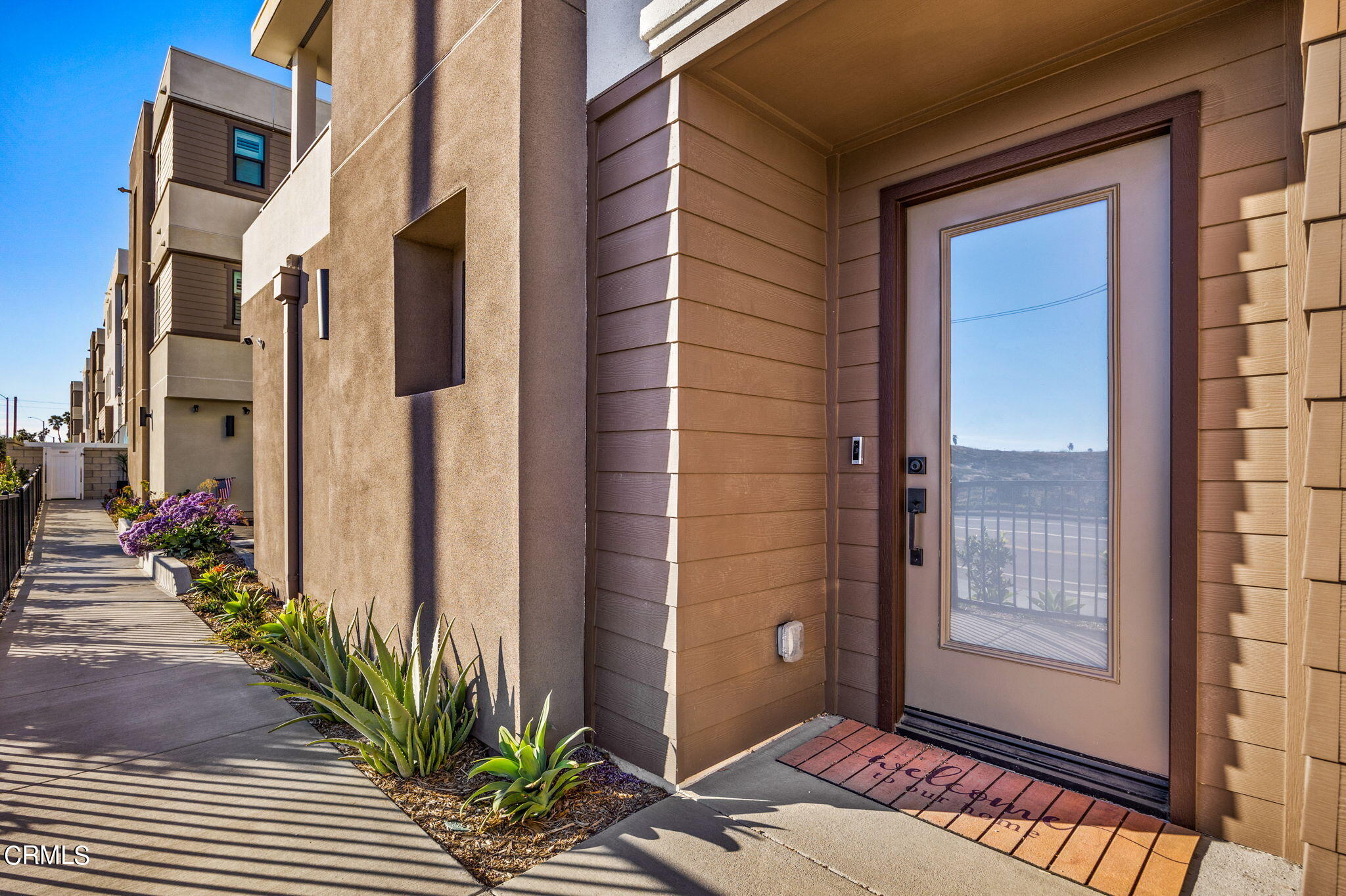 1051 Canal Street Oxnard, CA 93035 - Photo 7 of 54 7-web-or-mls-Upmarketmedia_1051Can-9