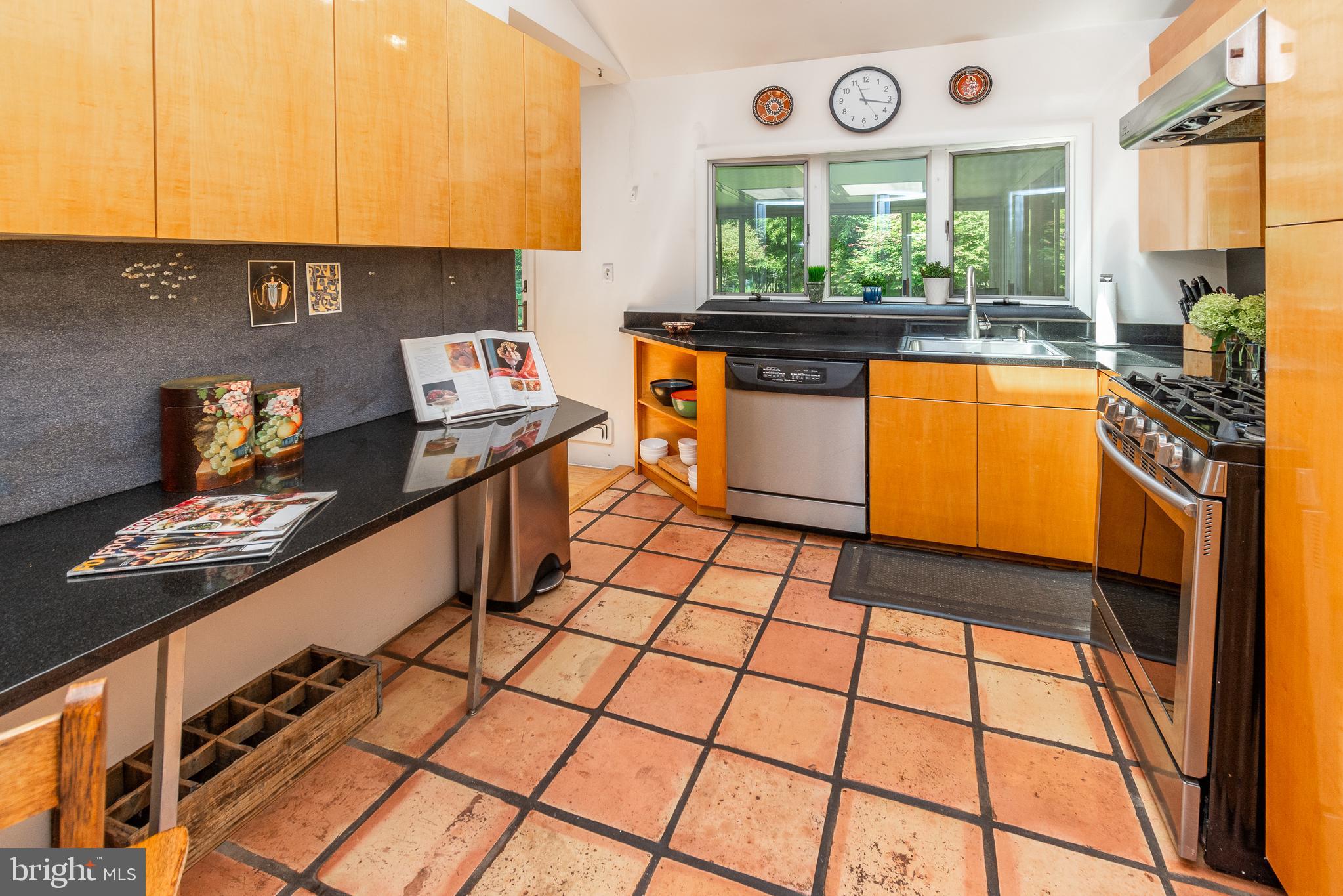 11 Quaker Road Princeton Junction, NJ 08550 - Photo 20 of 75 Kitchen with granite counters & Skylight