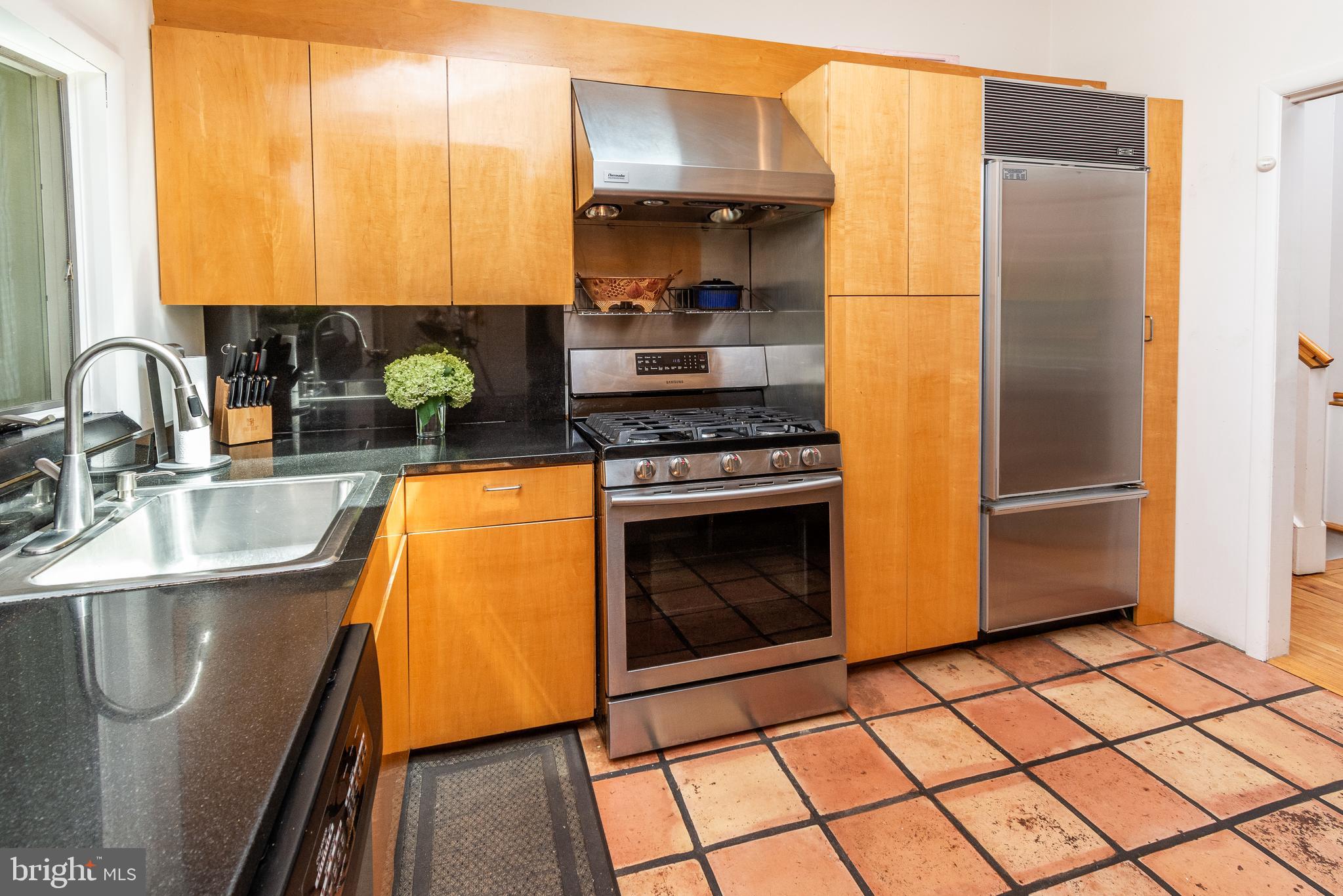 11 Quaker Road Princeton Junction, NJ 08550 - Photo 22 of 75 Kitchen with stainless steel appliances