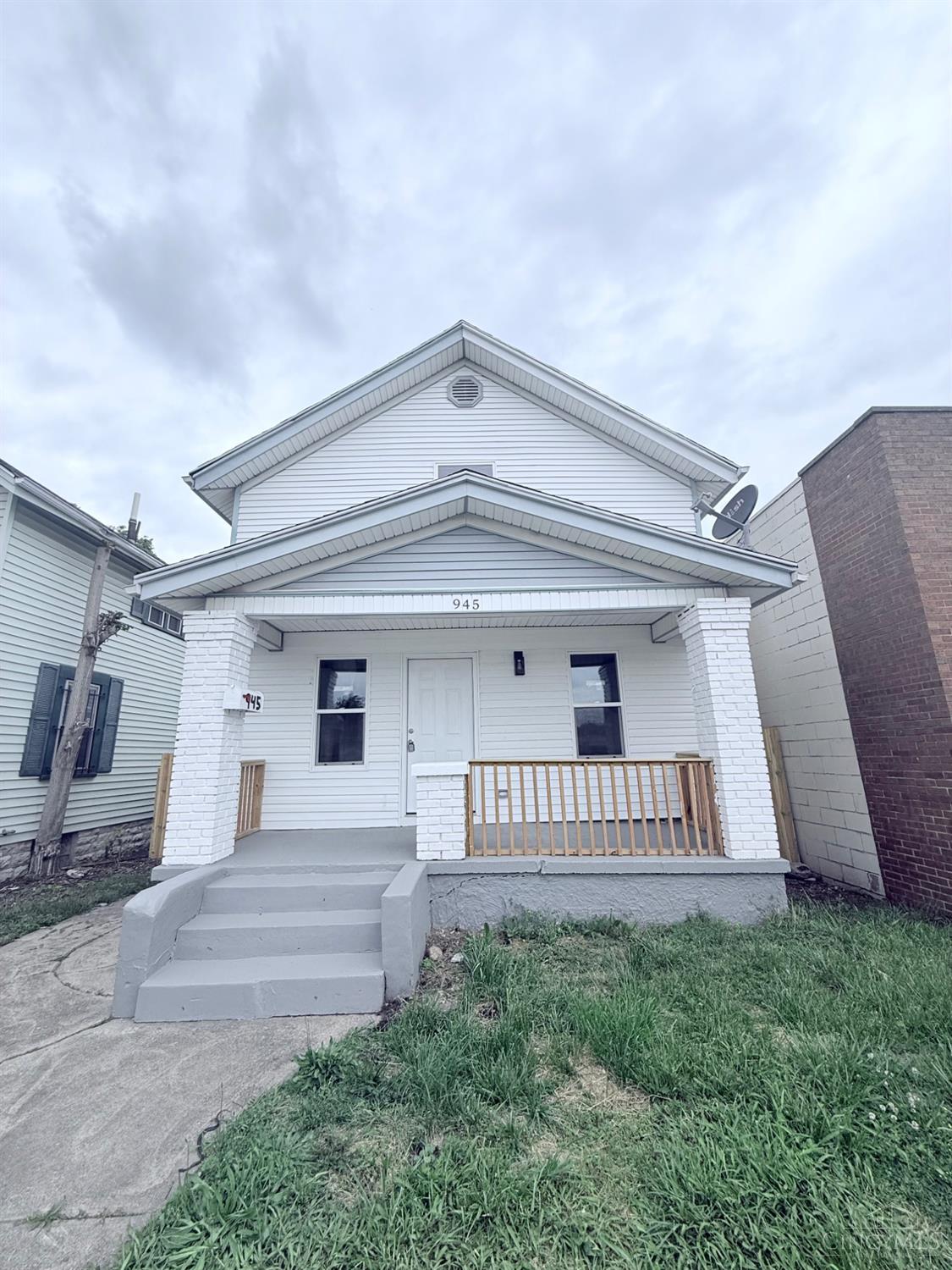 945 Springfield Street Dayton, OH 45403 - Photo 1 of 26