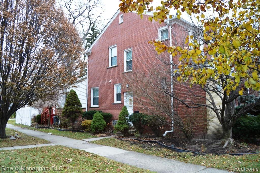 1916 Prestwick Road Grosse Pointe, MI 48236 - Photo 2 of 30 House2.jpg