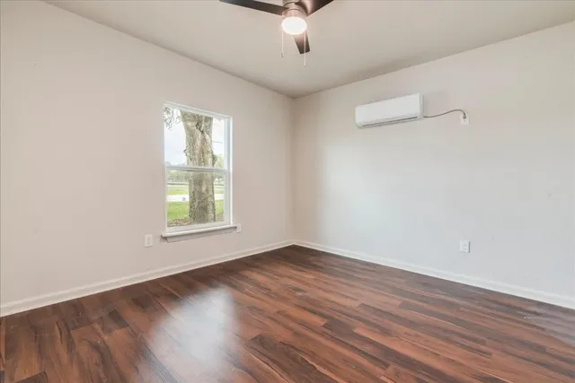 $335,000 | 112 Gazley Street, Smithville, TX 78957