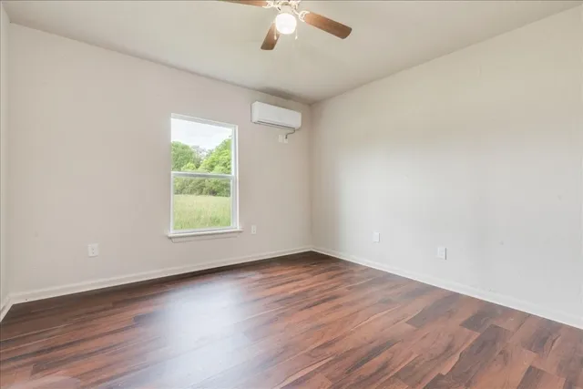 $335,000 | 112 Gazley Street, Smithville, TX 78957