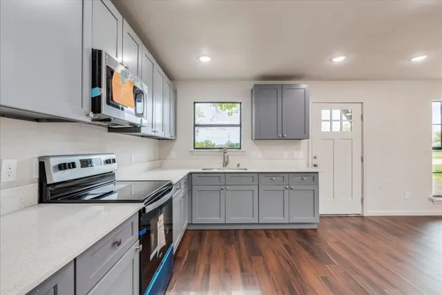 $335,000 | 112 Gazley Street, Smithville, TX 78957