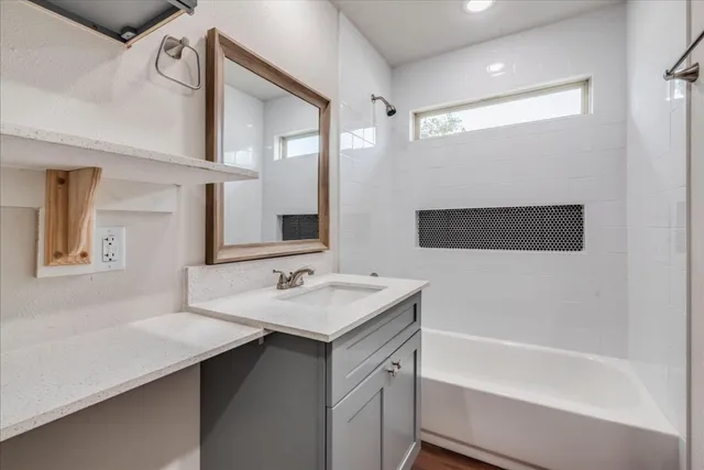 $335,000 | 112 Gazley Street, Smithville, TX 78957