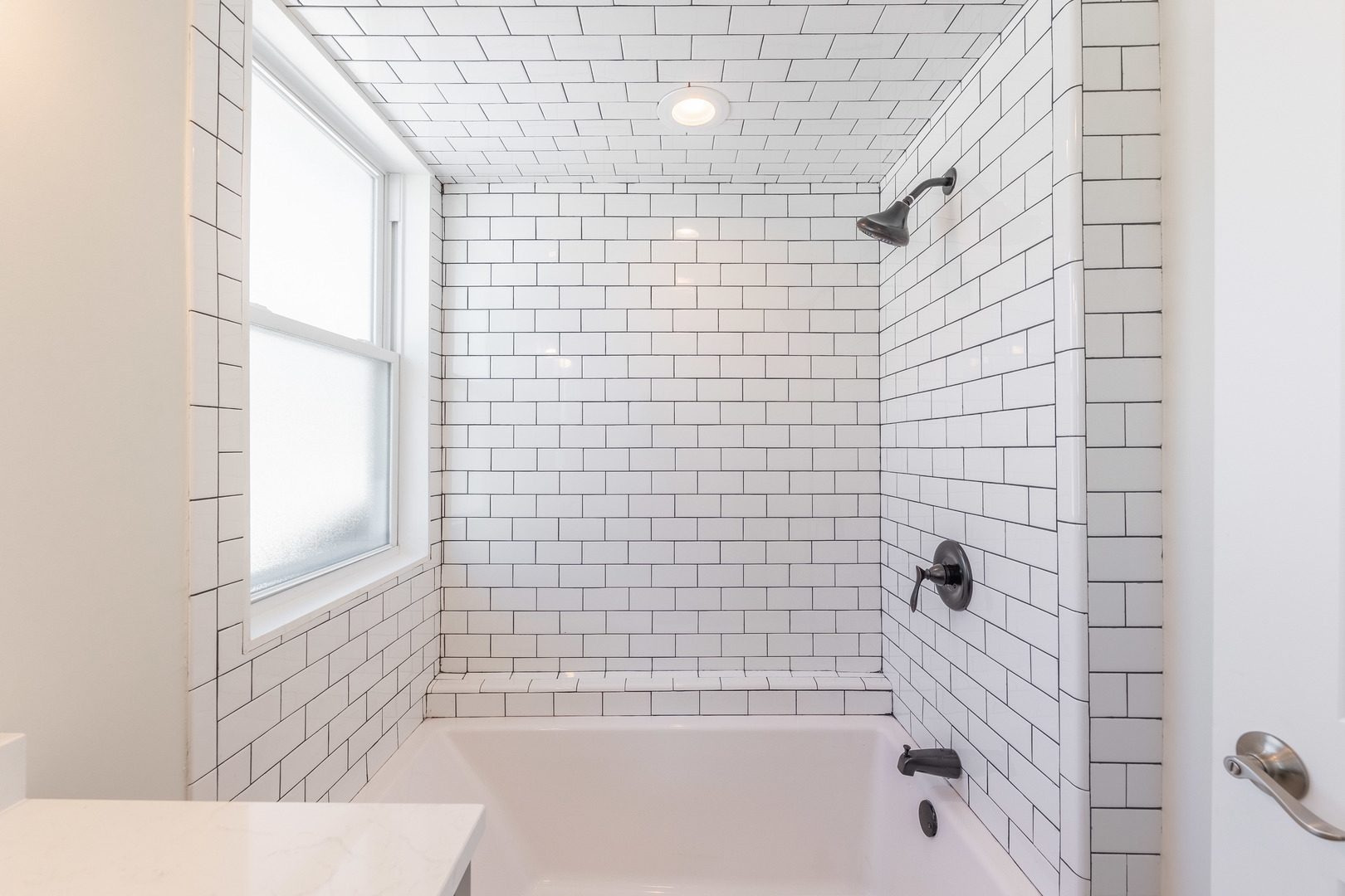 9160 South Hamilton Avenue Chicago, IL 60643 - Photo 28 of 53 a bathroom with a bathtub