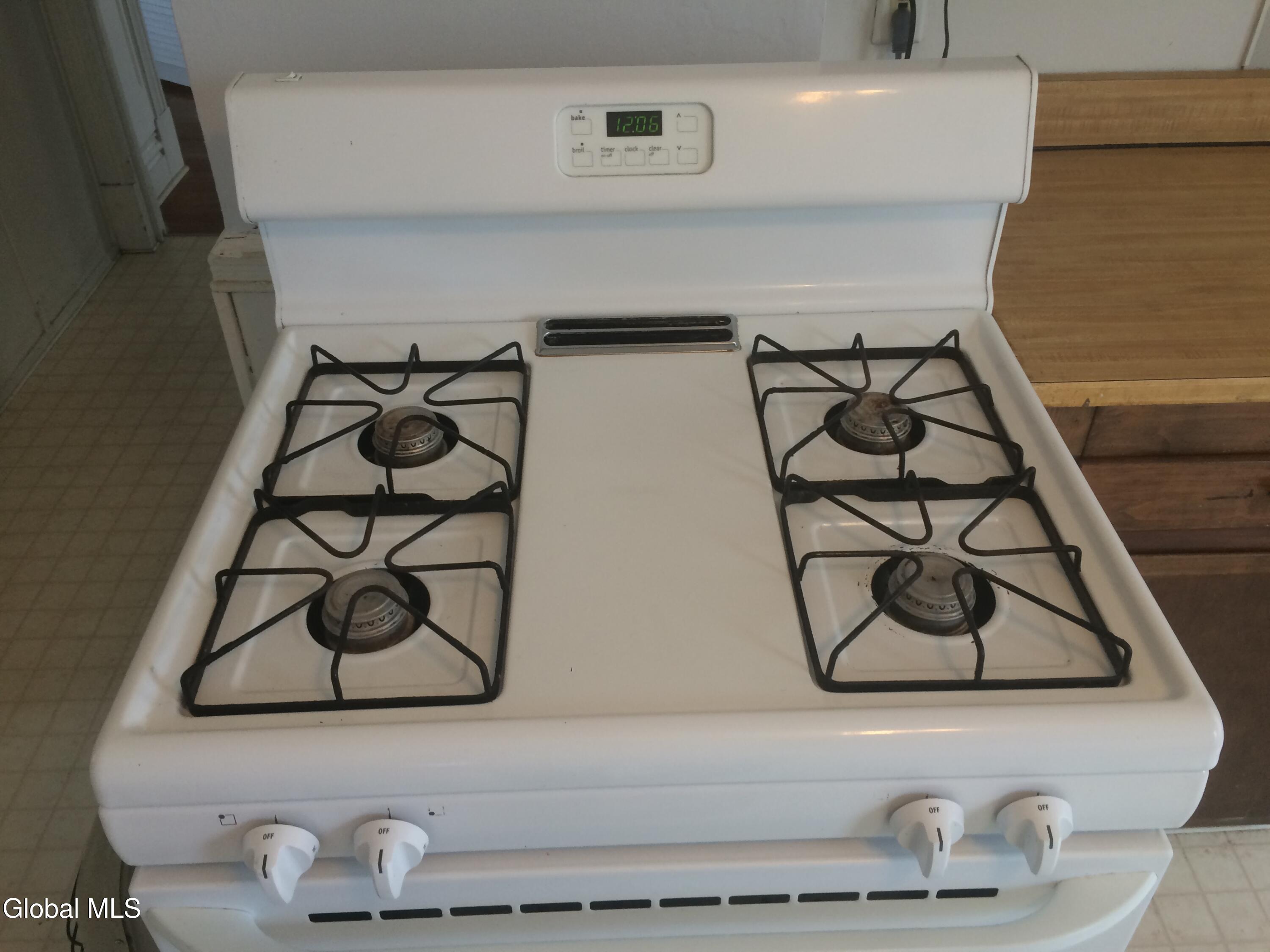 19 120th Street, Unit 2 Troy, NY 12182 - Photo 26 of 29 Stove