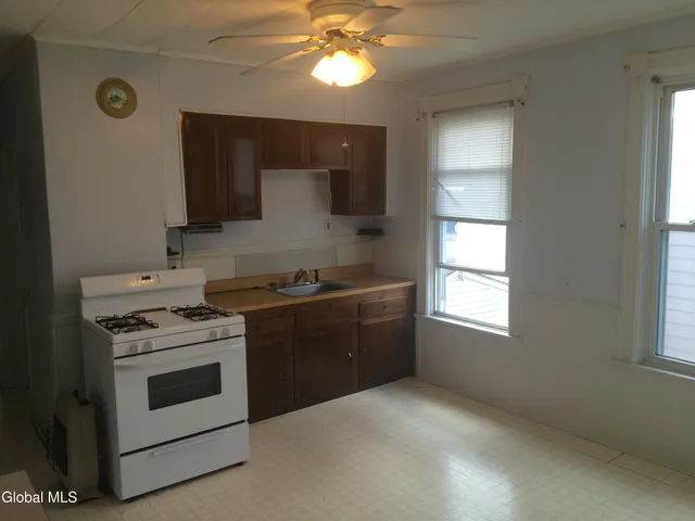 $1,000 | 19 120th Street, Unit 2, Troy, NY 12182