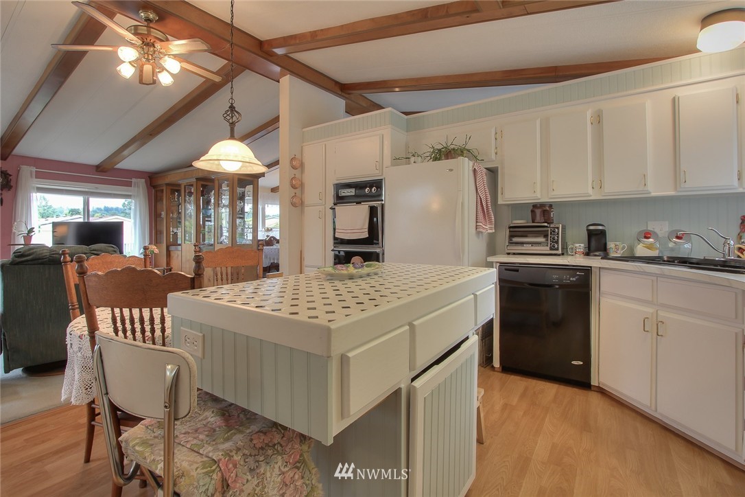 23803 Lake Drive East Bothell, WA 98021 - Photo 9 of 25
