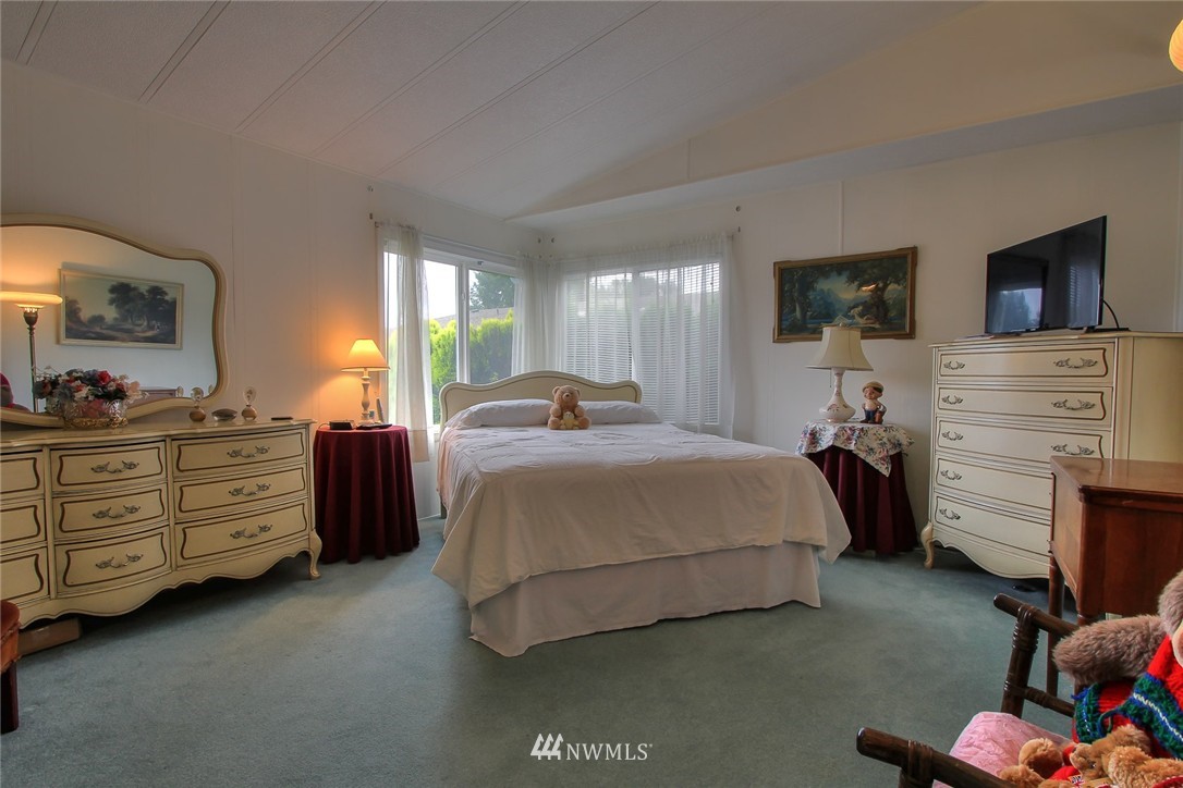 23803 Lake Drive East Bothell, WA 98021 - Photo 10 of 25