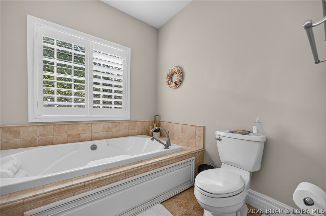 51 Arrowhead Beach Road Lake Ozark, MO 65049 - Photo 25 of 68 soaking tib