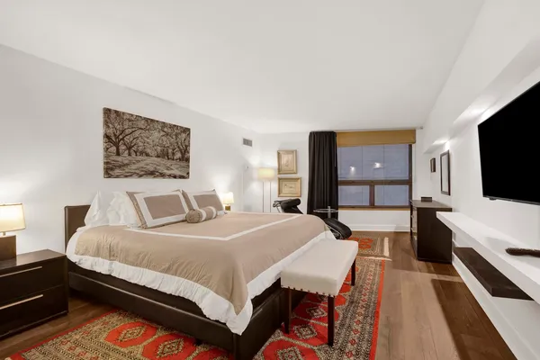 $398,000 | 110 East Delaware Place, Unit 401, Chicago, IL 60611