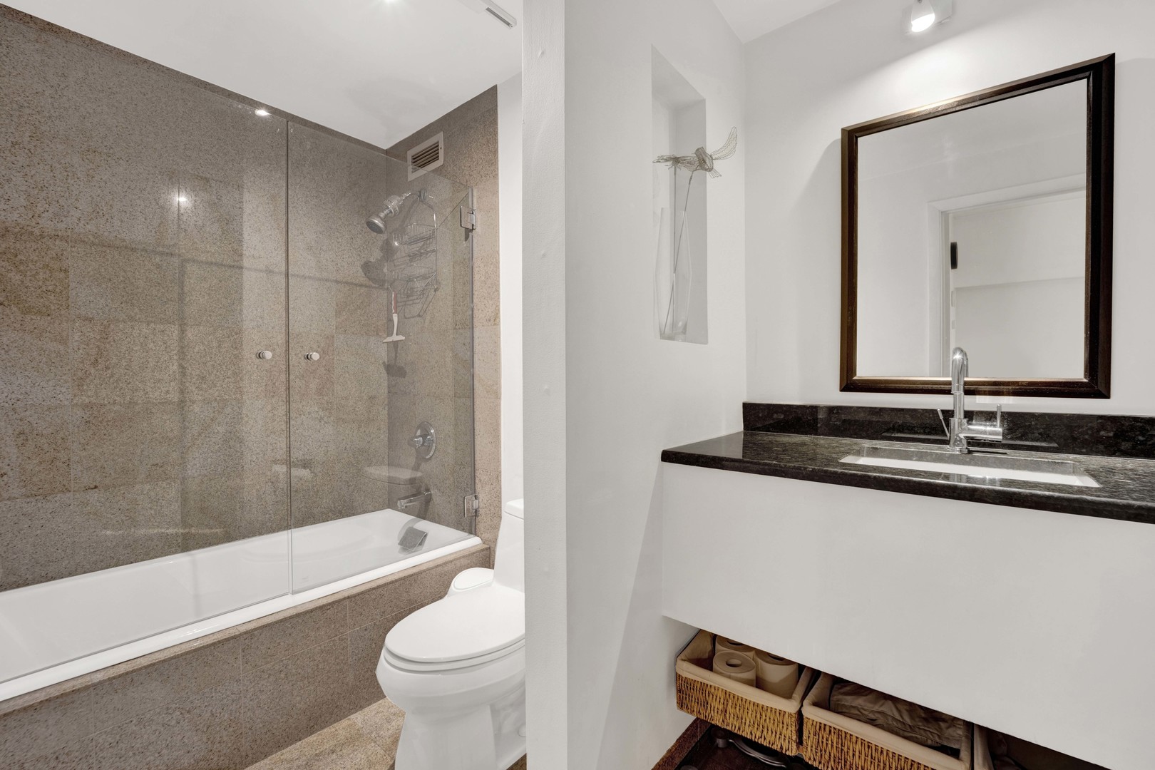 110 East Delaware Place, Unit 401 Chicago, IL 60611 - Photo 16 of 17