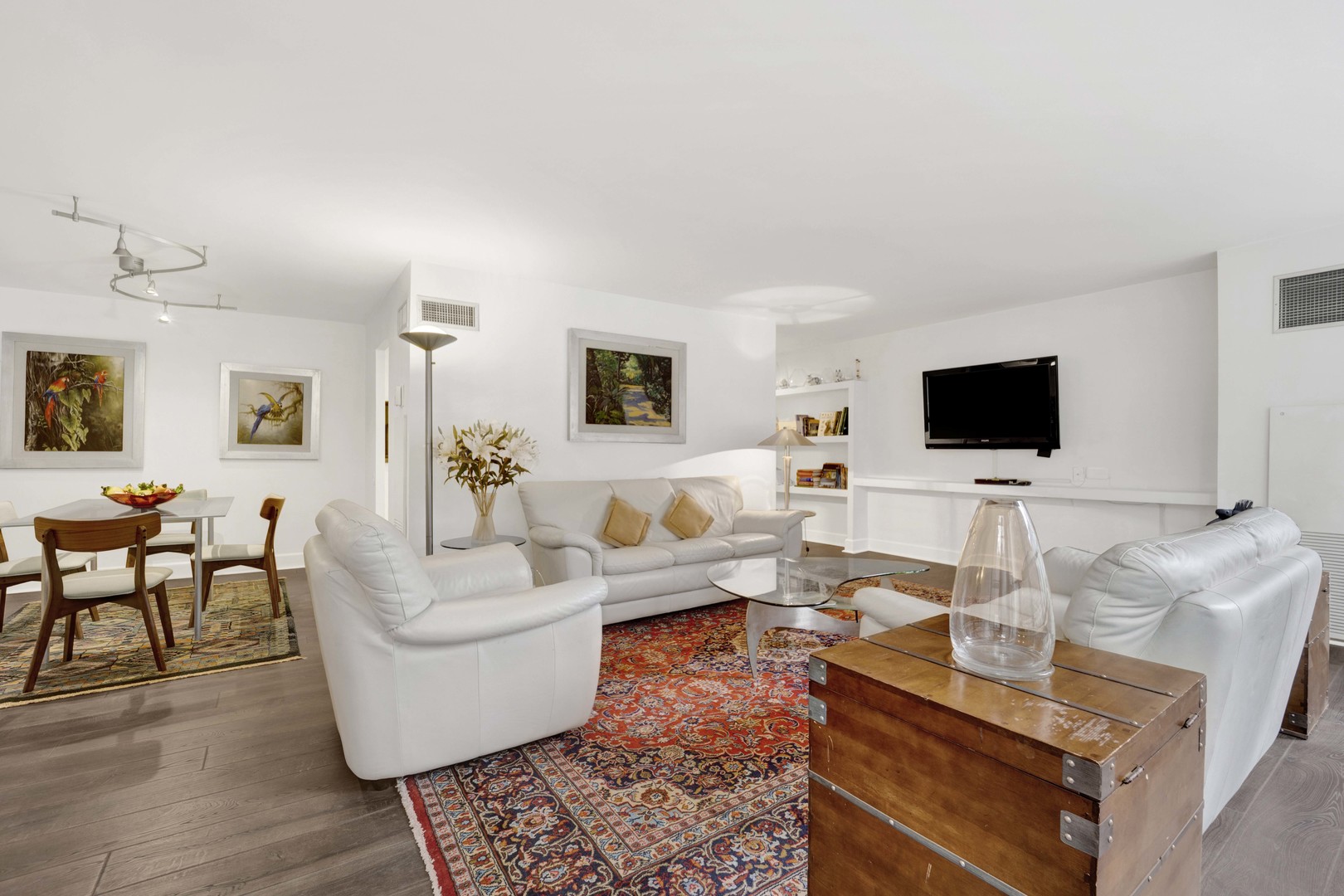 110 East Delaware Place, Unit 401 Chicago, IL 60611 - Photo 7 of 17