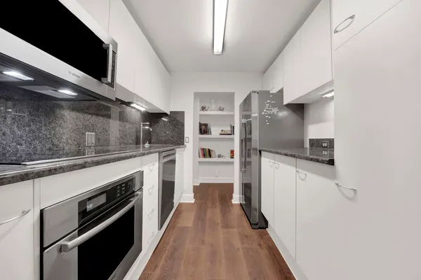 $398,000 | 110 East Delaware Place, Unit 401, Chicago, IL 60611