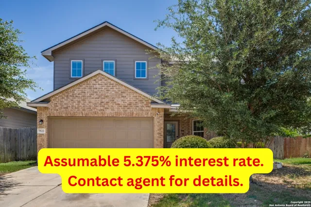 a view of outdoor kitchen