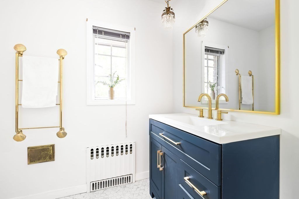 1069 West Roxbury Parkway Brookline, MA 02467 - Photo 7 of 27 a bathroom with a sink and a mirror