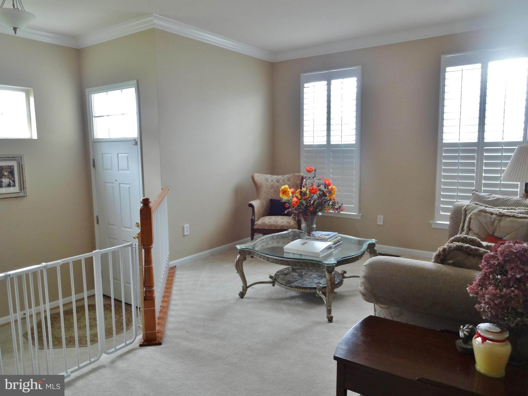 6704 Woodbury Road Baltimore, MD 21209 - Photo 2 of 16 Living Room