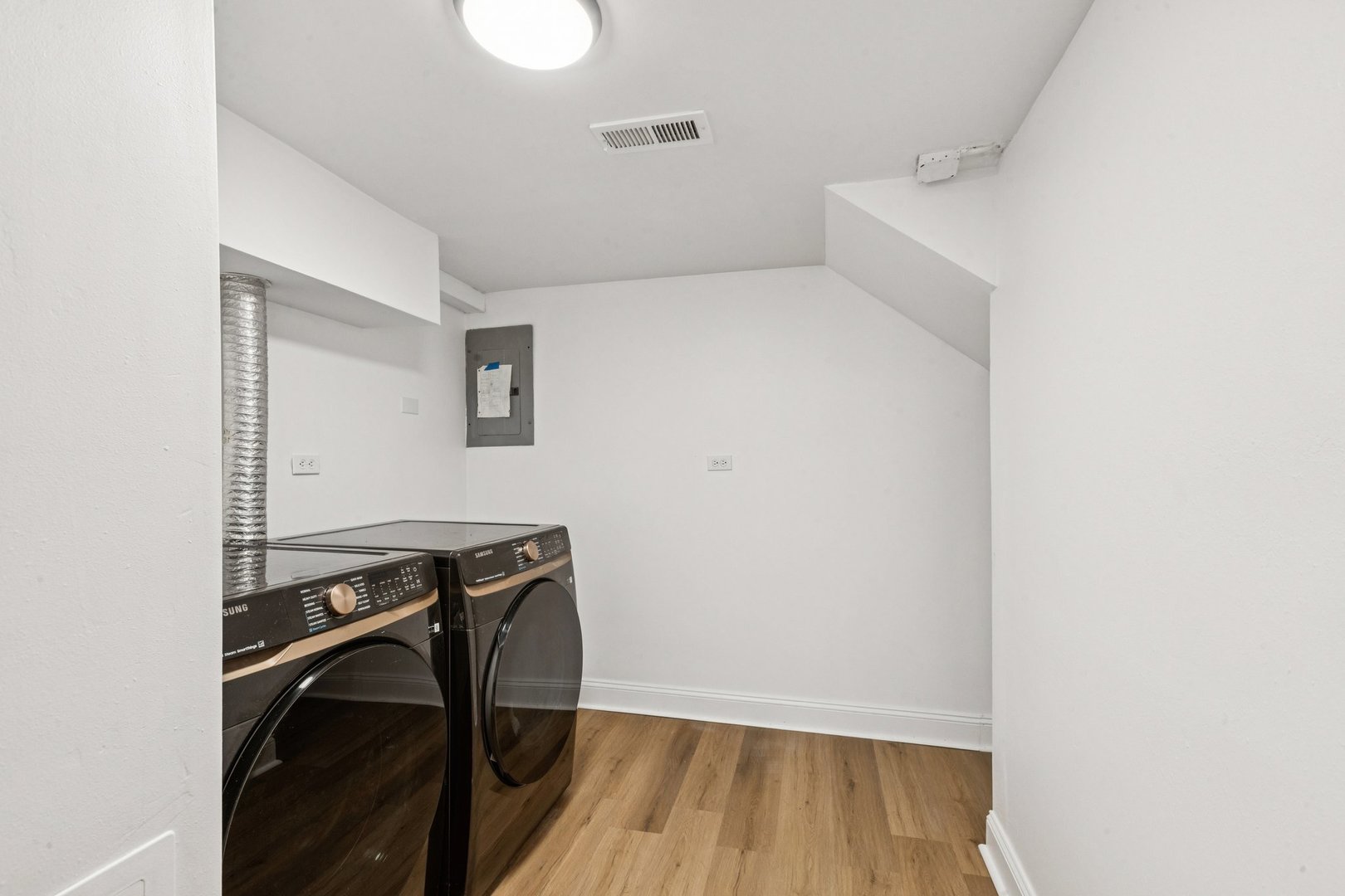 8646 Harms Road Skokie, IL 60077 - Photo 20 of 28