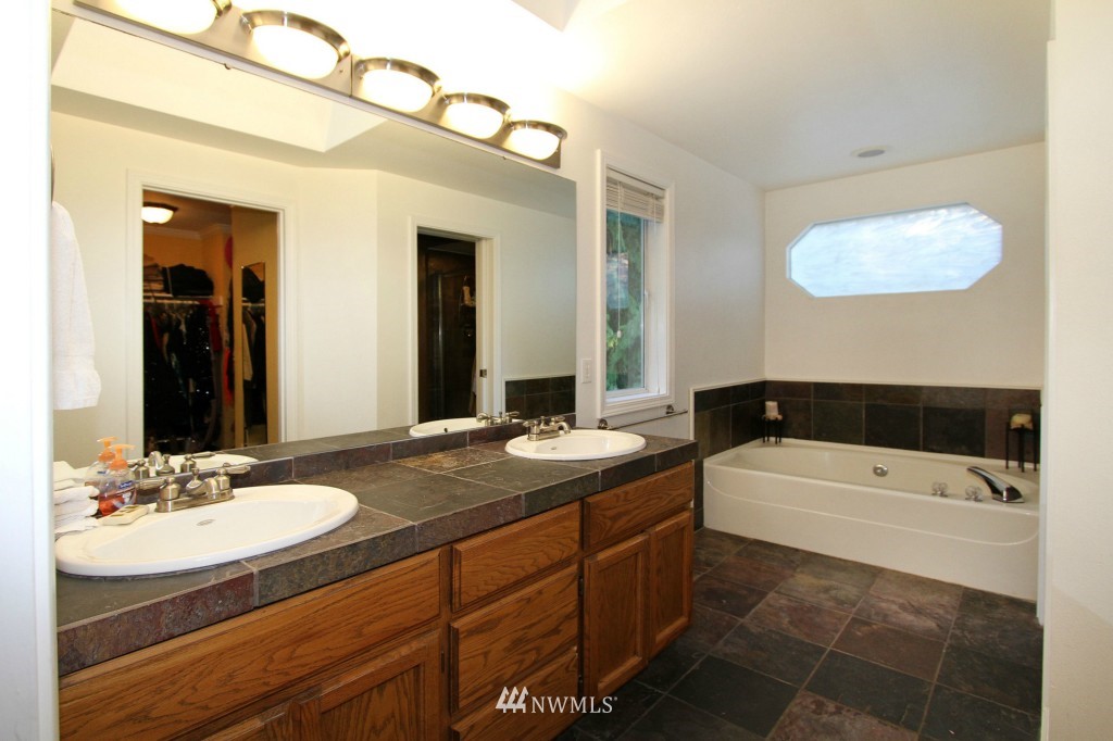 1072 Goat Trail Loop Road Mukilteo, WA 98275 - Photo 10 of 15 Gallery Image 10