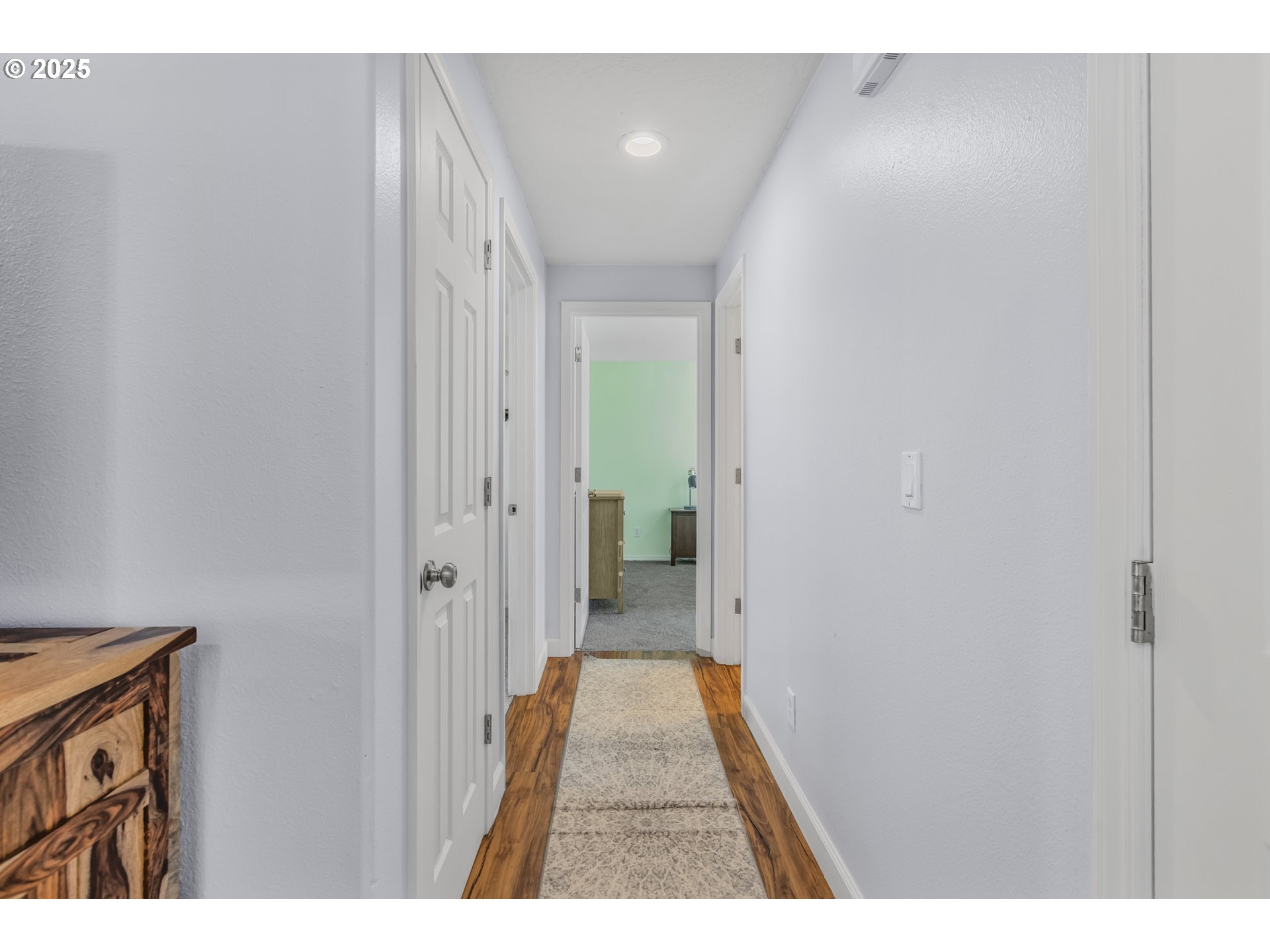 1580 South 60th Street Springfield, OR 97478 - Photo 18 of 36 a view of a hallway with white walls