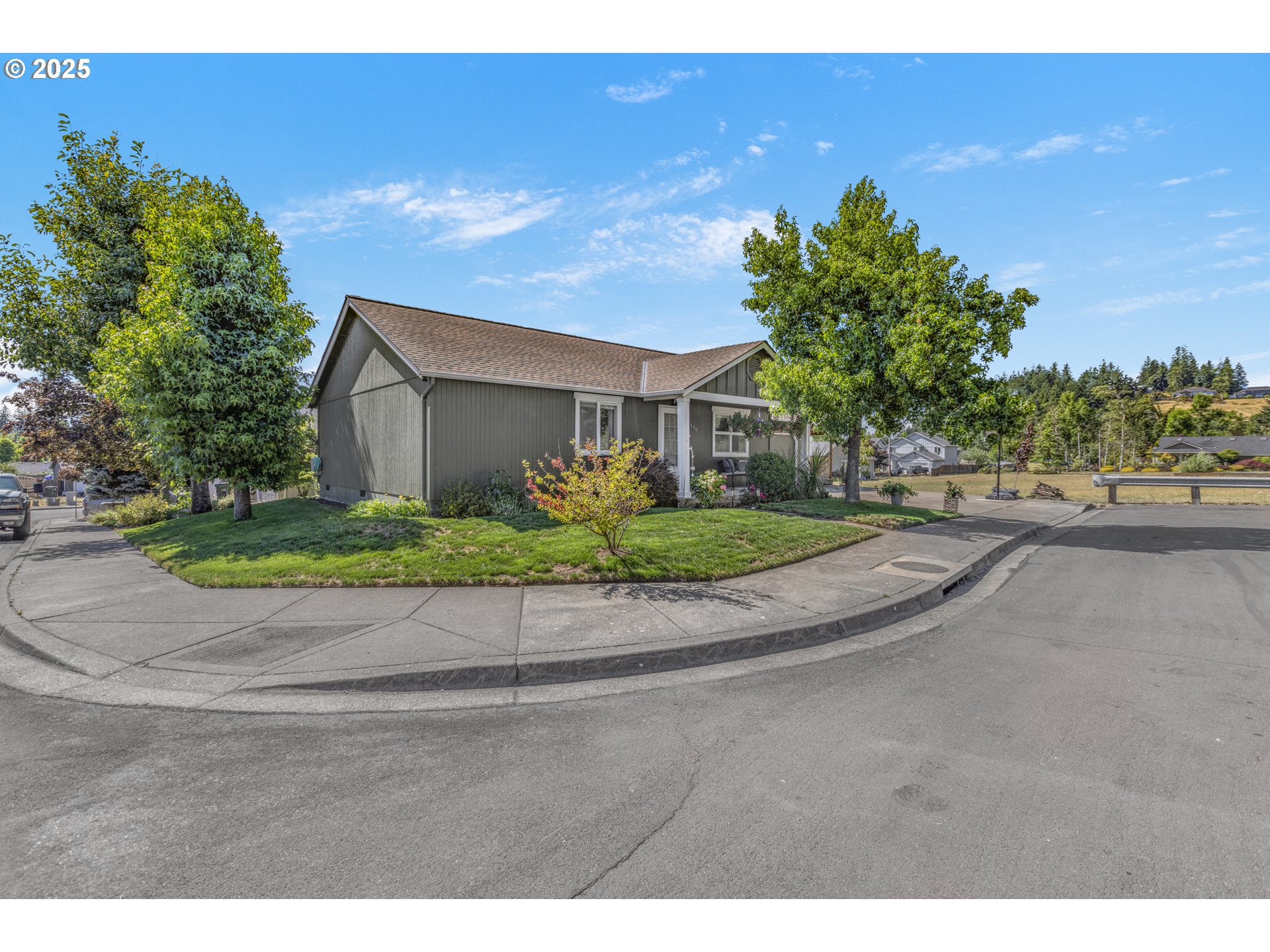 1580 South 60th Street Springfield, OR 97478 - Photo 2 of 36 a view of a house with a street
